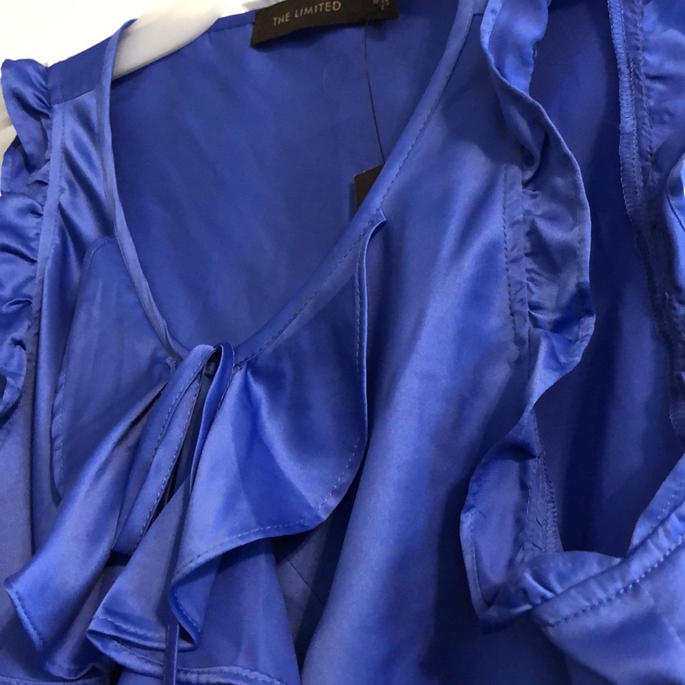Silky shell with ruffle and tie - Picture 2 of 5